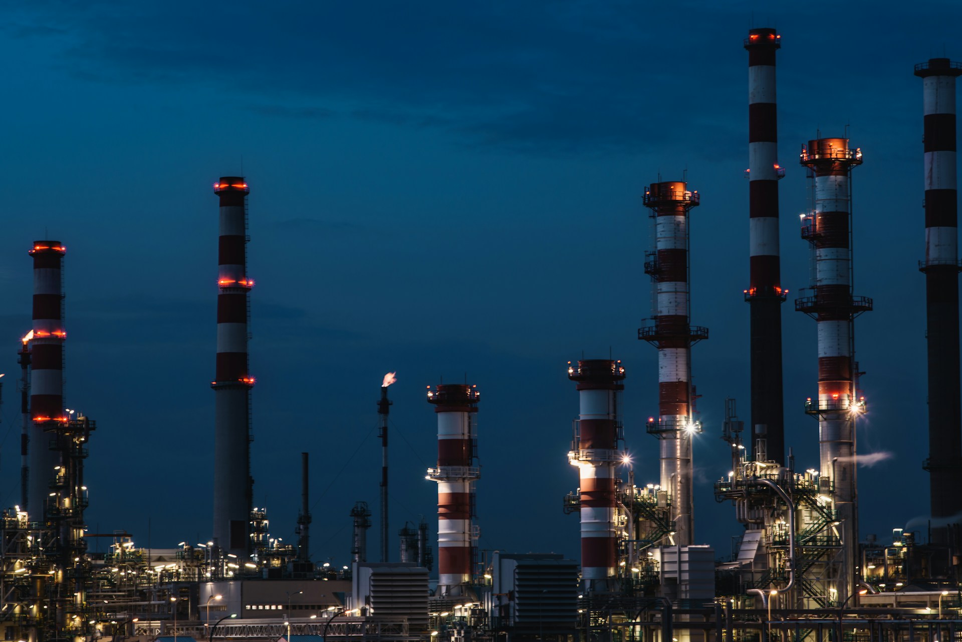 Refinery-Grade vs Petrochemical-Grade Decontamination: What’s the Difference?